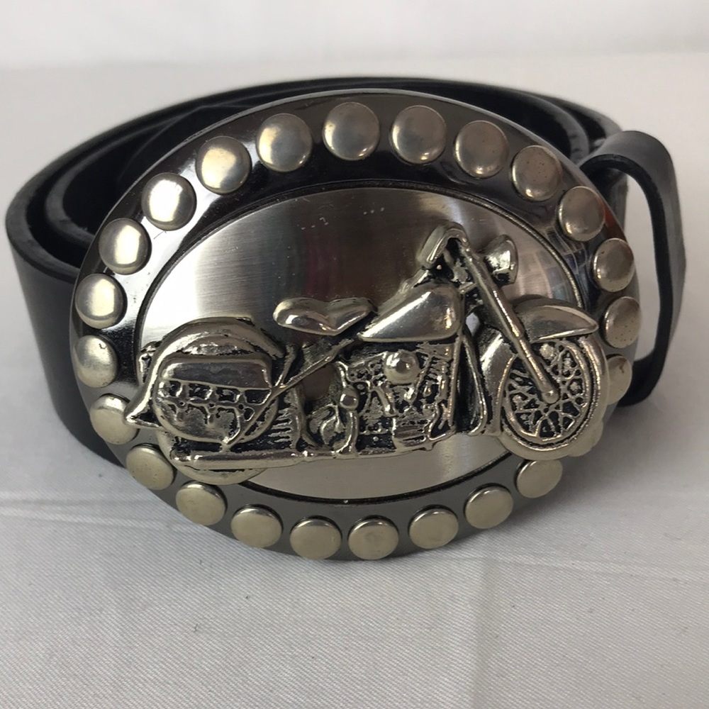 leatherbelt with motorcycle buckle XXL 44-46. On much smaller side length 36”